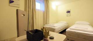 Гостевой дом KUBU Guest House Клайпеда Двухместный номер с 1 кроватью или 2 отдельными кроватями - Цокольный этаж-1